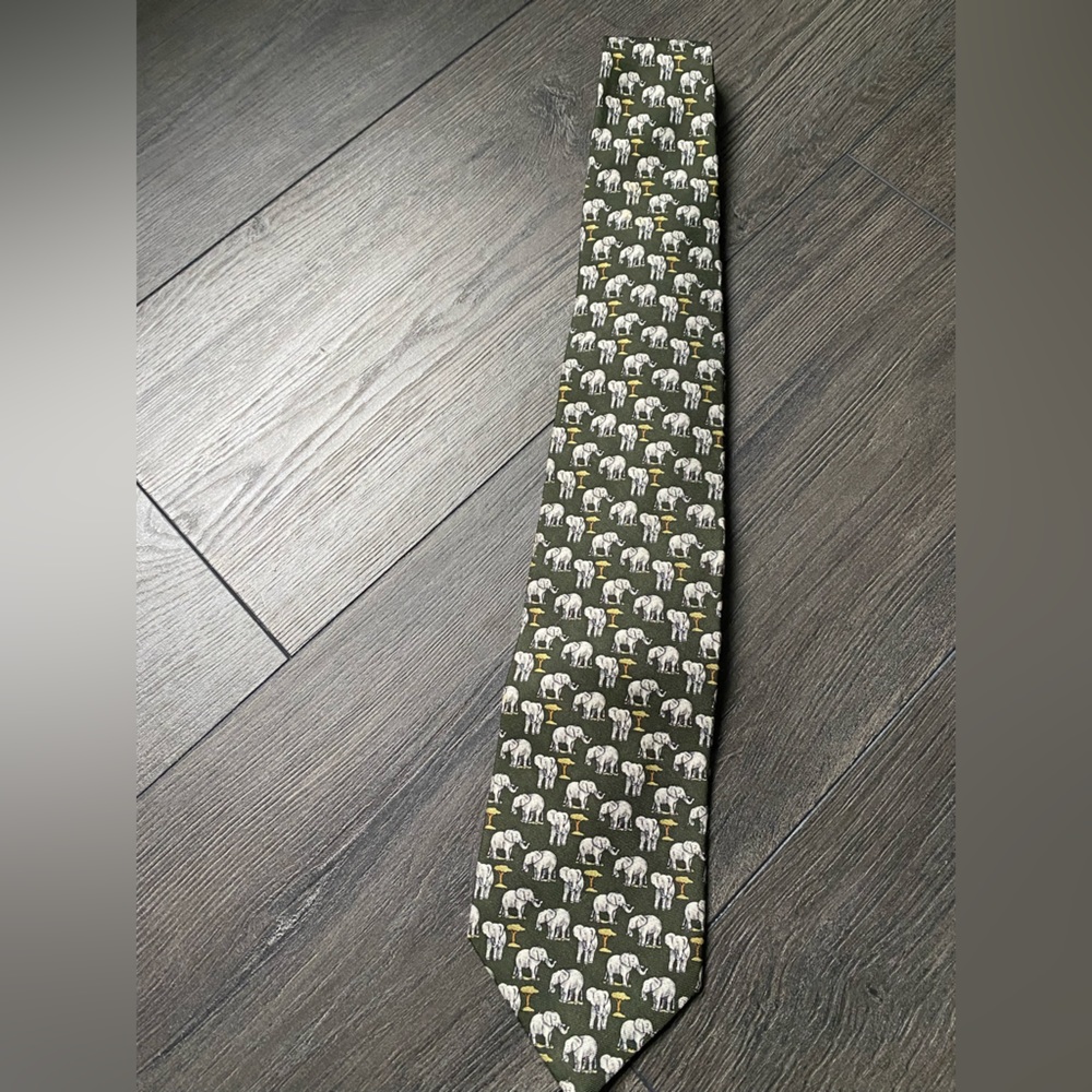 Brooks Basics Men's Green Tie with Elephant Print Pure Silk